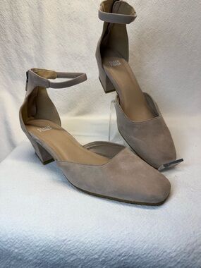 Old Money Eileen Fisher Veery taupe suede pump square toe block heel back zipper